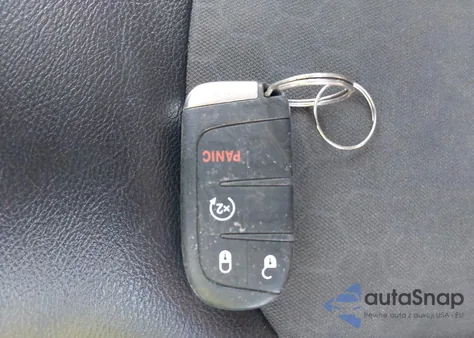 2018 Jeep Compass Latitude 4X4 z USA, uszkodzony, nr VIN 3C4NJDBB6JT177374